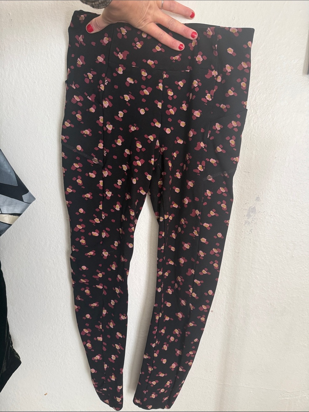 Cabi Black Floral Print Leggings